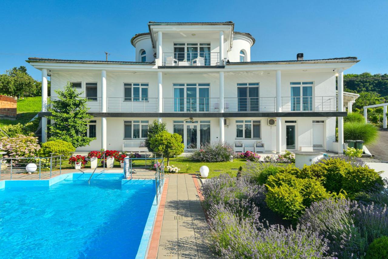 Apartments Villa Graf 스메데레보 외부 사진